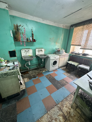 Продам комнату в 12-комн. квартире, Машиностроителей ул, 3, Колпино г