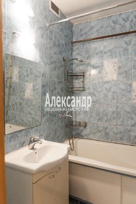 Продам однокомнатную (1-комн.) квартиру, Непокорённых пр-кт, 10к1, Санкт-Петербург г