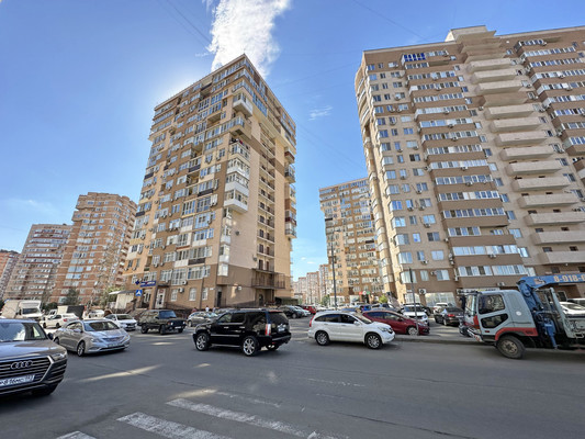 Продам двухкомнатную (2-комн.) квартиру, им. Архитектора Ишунина ул, 7/1к1, Краснодар г