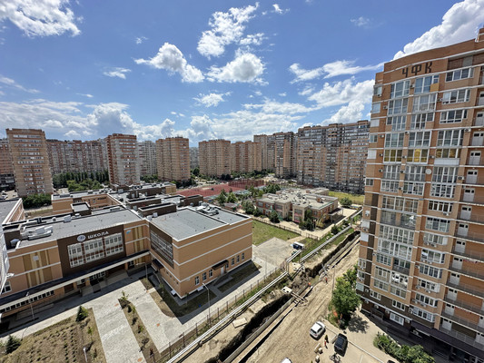 Продам двухкомнатную (2-комн.) квартиру, Памяти Чернобыльцев ул, 1, Краснодар г
