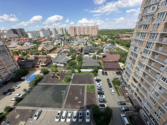 Продам двухкомнатную (2-комн.) квартиру, Памяти Чернобыльцев ул, 1, Краснодар г
