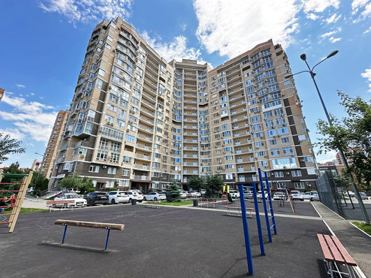 Продам двухкомнатную (2-комн.) квартиру, Памяти Чернобыльцев ул, 1, Краснодар г