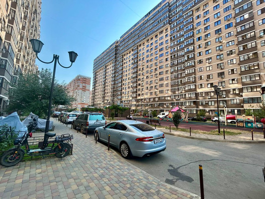 Продам двухкомнатную (2-комн.) квартиру, им. Евгении Жигуленко ул, 13, Краснодар г