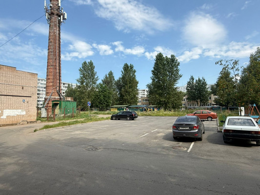 Продам трехкомнатную (3-комн.) квартиру, Псковская ул, 42к1, Великий Новгород г