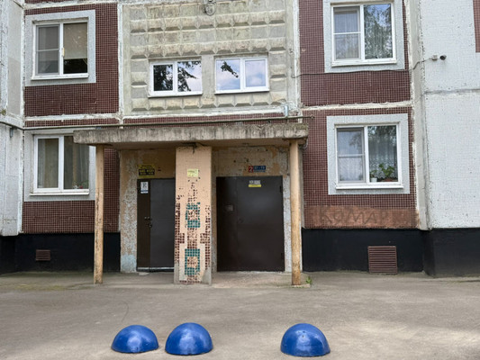 Продам трехкомнатную (3-комн.) квартиру, Псковская ул, 42к1, Великий Новгород г