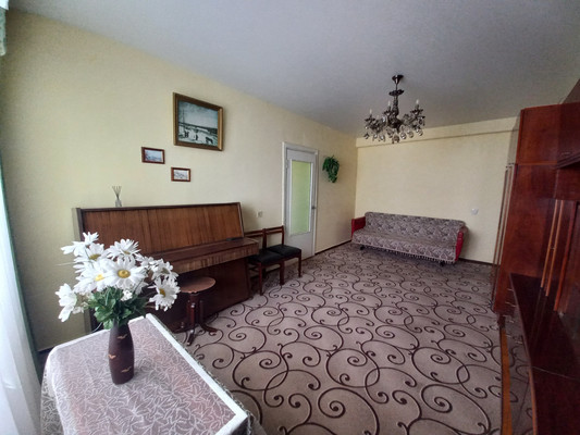 Продам трехкомнатную (3-комн.) квартиру, Ногмова ул, 31, Нальчик г
