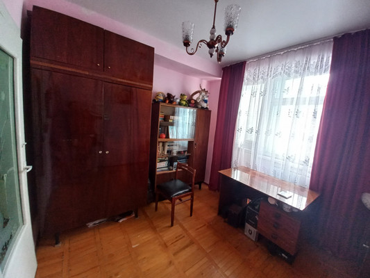 Продам трехкомнатную (3-комн.) квартиру, Ногмова ул, 31, Нальчик г