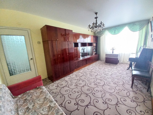 Продам трехкомнатную (3-комн.) квартиру, Ногмова ул, 31, Нальчик г