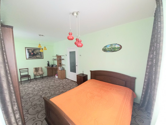 Продам трехкомнатную (3-комн.) квартиру, Ногмова ул, 31, Нальчик г