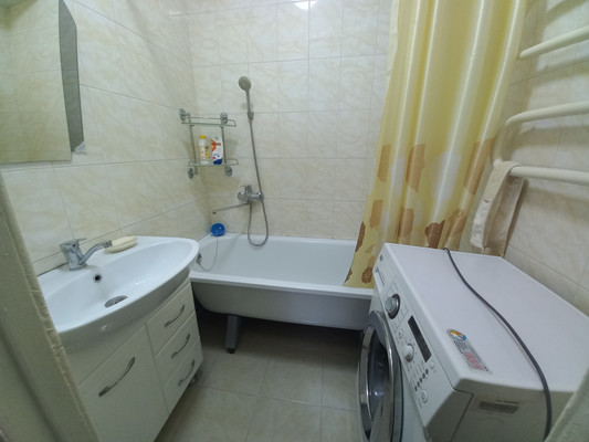 Продам трехкомнатную (3-комн.) квартиру, Ногмова ул, 31, Нальчик г