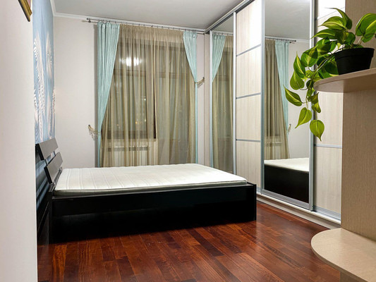 Продам трехкомнатную (3-комн.) квартиру, Тельмана ул, 13, Казань г