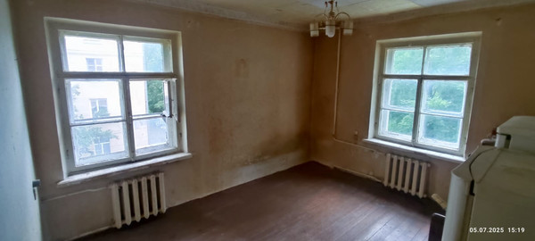 Продам 2-комн. в 4-комн. квартире, Обороны ул, 6, Павловск г