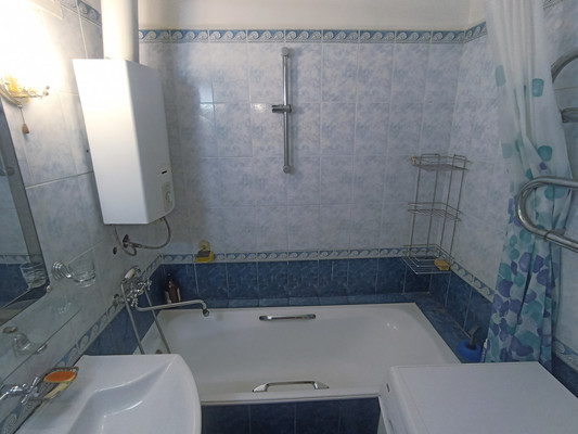 Продам трехкомнатную (3-комн.) квартиру, Алтайская ул, 20/26, Санкт-Петербург г