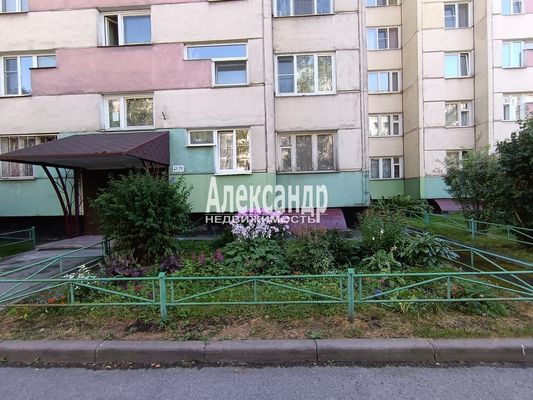 Продам двухкомнатную (2-комн.) квартиру, Сиреневый б-р, 25к1, Санкт-Петербург г