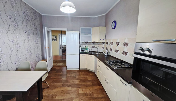 Продам двухкомнатную (2-комн.) квартиру, Меридианная ул, 3, Казань г