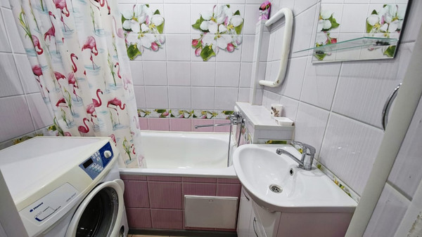 Продам двухкомнатную (2-комн.) квартиру, Меридианная ул, 3, Казань г