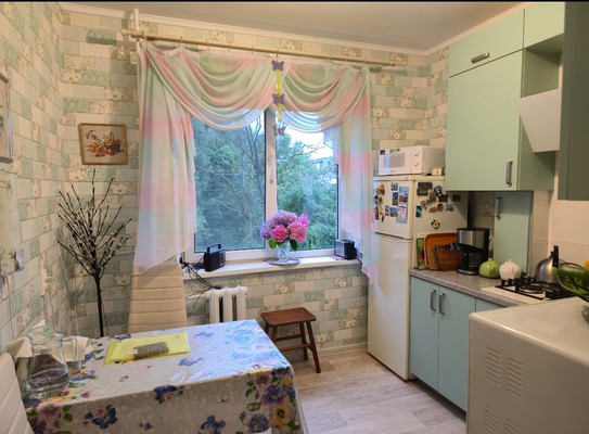 Продам двухкомнатную (2-комн.) квартиру, Лужская ул, 7, Калининград г