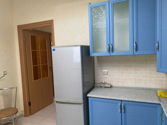 Продам однокомнатную (1-комн.) квартиру, Луговая ул, 4к1, Симферополь г