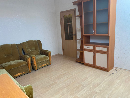Продам однокомнатную (1-комн.) квартиру, Луговая ул, 4к1, Симферополь г