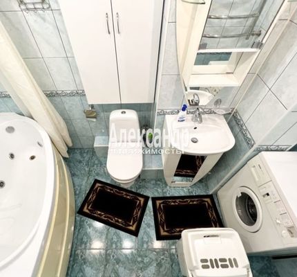 Продам трехкомнатную (3-комн.) квартиру, Котельникова аллея, 1, Санкт-Петербург г