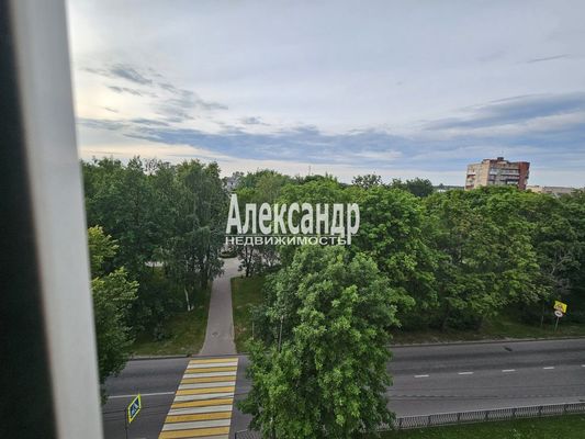 Продам трехкомнатную (3-комн.) квартиру, Калинина ул, 25, Приозерск г