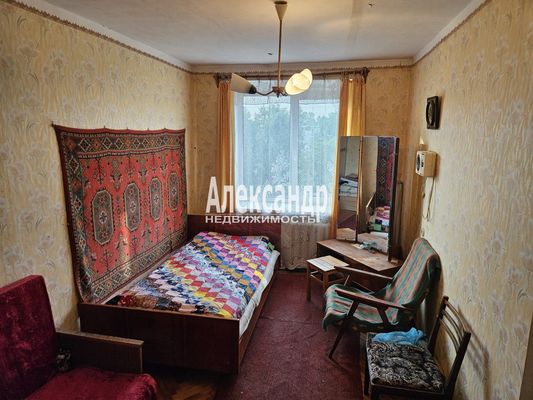 Продам трехкомнатную (3-комн.) квартиру, Калинина ул, 25, Приозерск г