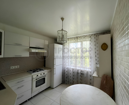 Продам двухкомнатную (2-комн.) квартиру, Морская ул, 13, Ям с