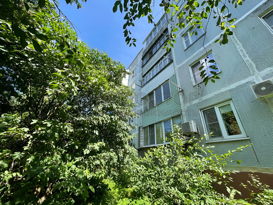 Продам двухкомнатную (2-комн.) квартиру, Морская ул, 13, Ям с