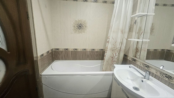 Продам двухкомнатную (2-комн.) квартиру, Карасунская ул, 56, Краснодар г
