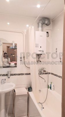 Продам трехкомнатную (3-комн.) квартиру, Коцюбинского ул, 9к2, Москва г