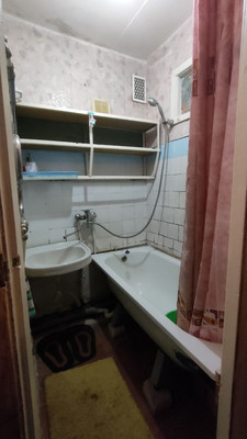 Продам трехкомнатную (3-комн.) квартиру, Крестецкая ул, 26, Старая Русса г