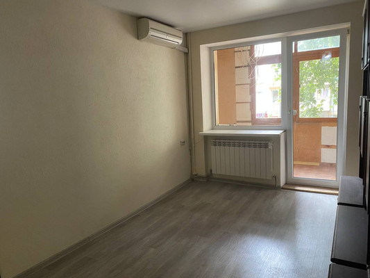 Продам двухкомнатную (2-комн.) квартиру, Кечкеметская ул, 91, Симферополь г