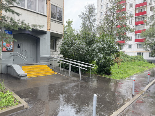 Продам однокомнатную (1-комн.) квартиру, Сиреневый б-р, 59, Москва г