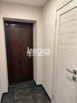Продам двухкомнатную (2-комн.) квартиру, Садовая ул, 9, Коммунары п