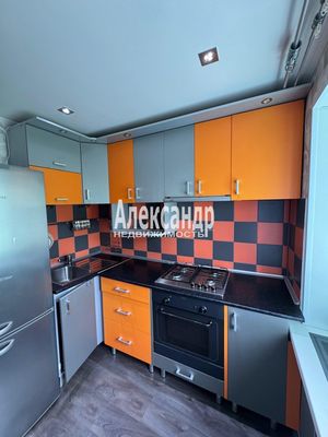 Продам двухкомнатную (2-комн.) квартиру, Садовая ул, 9, Коммунары п