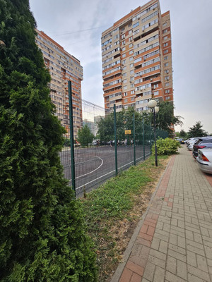 Продам двухкомнатную (2-комн.) квартиру, Гидростроителей ул, 67, Краснодар г