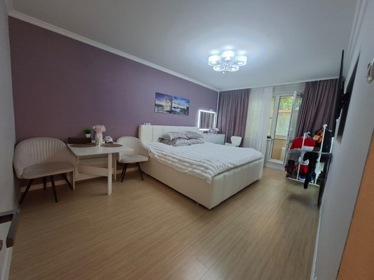 Продам трехкомнатную (3-комн.) квартиру, Батайский проезд, 17, Москва г