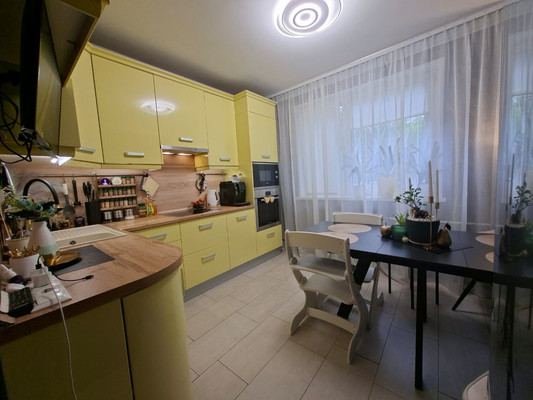 Продам трехкомнатную (3-комн.) квартиру, Батайский проезд, 17, Москва г