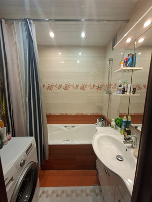 Продам трехкомнатную (3-комн.) квартиру, Батайский проезд, 17, Москва г