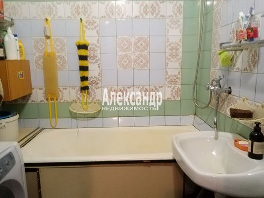 Продам двухкомнатную (2-комн.) квартиру, Александра Товпеко ул, 18, Понтонный п