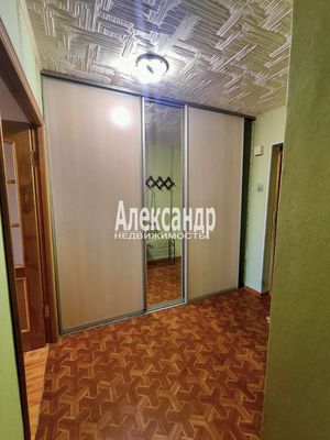 Продам однокомнатную (1-комн.) квартиру, Подвойского ул, 18к1, Санкт-Петербург г