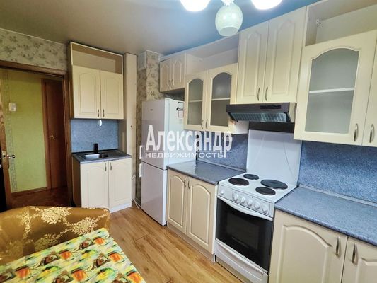 Продам однокомнатную (1-комн.) квартиру, Подвойского ул, 18к1, Санкт-Петербург г