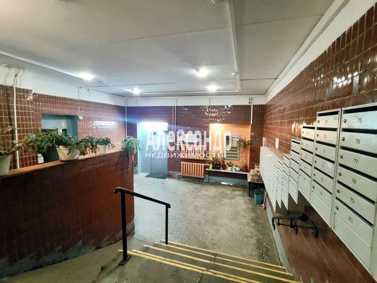 Продам однокомнатную (1-комн.) квартиру, Подвойского ул, 18к1, Санкт-Петербург г