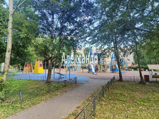 Продам однокомнатную (1-комн.) квартиру, Подвойского ул, 18к1, Санкт-Петербург г