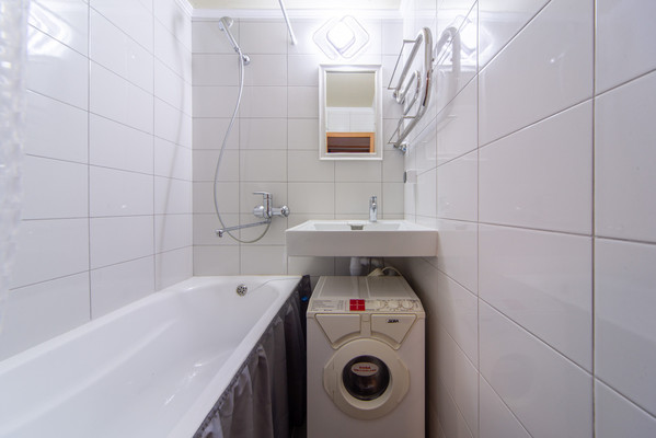 Продам трехкомнатную (3-комн.) квартиру, Совхозная ул, 18к2, Москва г