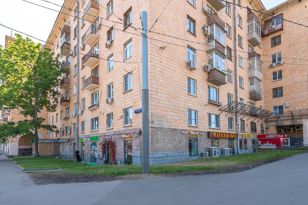 Продам трехкомнатную (3-комн.) квартиру, Ломоносовский пр-кт, 23, Москва г