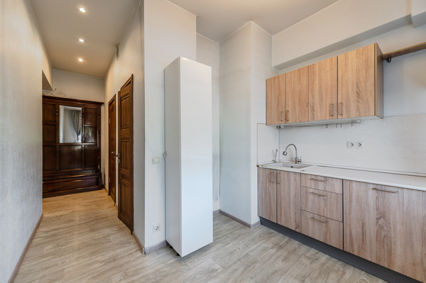 Продам трехкомнатную (3-комн.) квартиру, Ломоносовский пр-кт, 23, Москва г