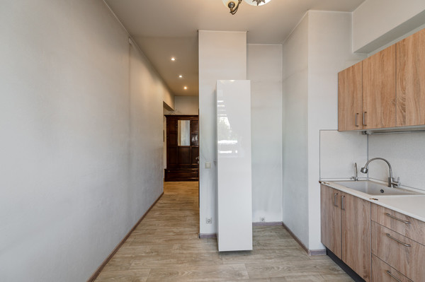 Продам трехкомнатную (3-комн.) квартиру, Ломоносовский пр-кт, 23, Москва г
