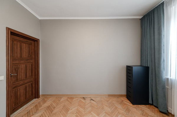Продам трехкомнатную (3-комн.) квартиру, Ломоносовский пр-кт, 23, Москва г