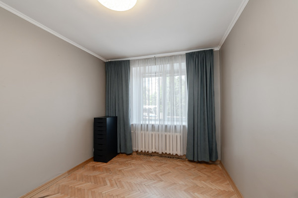 Продам трехкомнатную (3-комн.) квартиру, Ломоносовский пр-кт, 23, Москва г